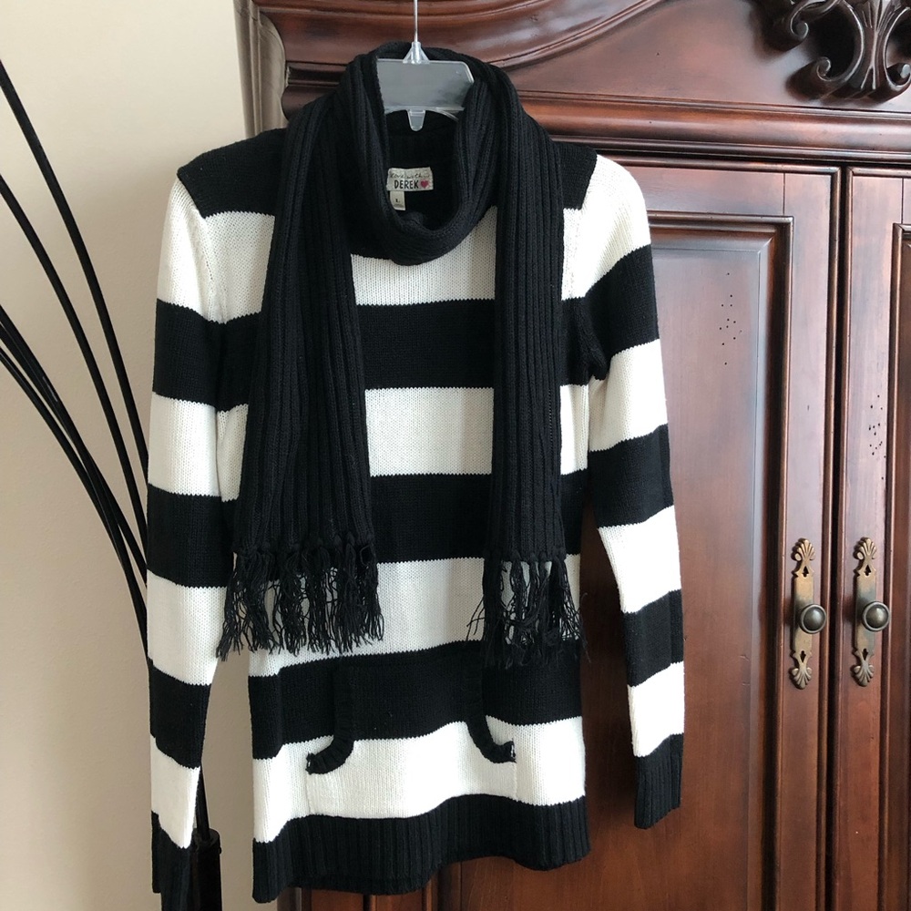 Black and White Striped Sweater with Scarf Size L